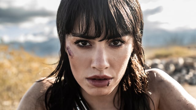 Lali Espósito, retratada en el clip apocalíptico de "2 son 3". (Sony Music/ Guido Adler)