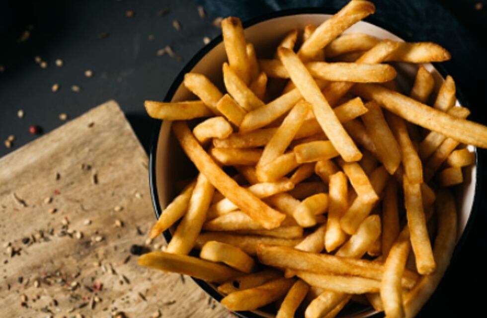 Crujientes y deliciosas: el truco para preparar papas fritas de forma rápida y sencilla con la freidora de aire