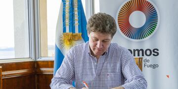 El gobernador Melella firmó un convenio con empresa china para desarrollar proyectos energéticos