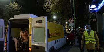 Operativo en Monserrat buscando los contactos estrechos por la variante Delta en la Ciudad de Buenos Aires. (Foto: Clarín)