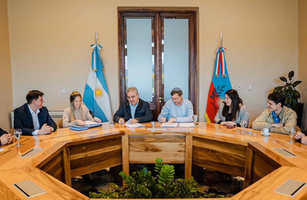 Jalil firmó un acuerdo para desarrollar una plantación de pistachos en La Ciénaga