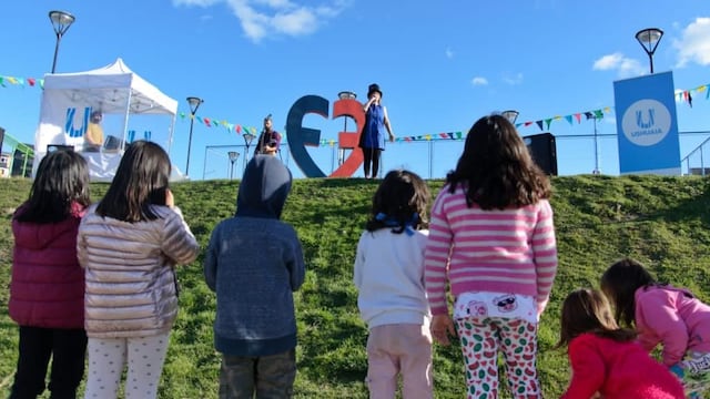 Se llevó adelante en la Plaza Favaloro, en las inmediaciones del Centro Comunitario del Barrio Pipo, una Jornada musical, recreativa y solidaria para los vecinos y las vecinas del sector.