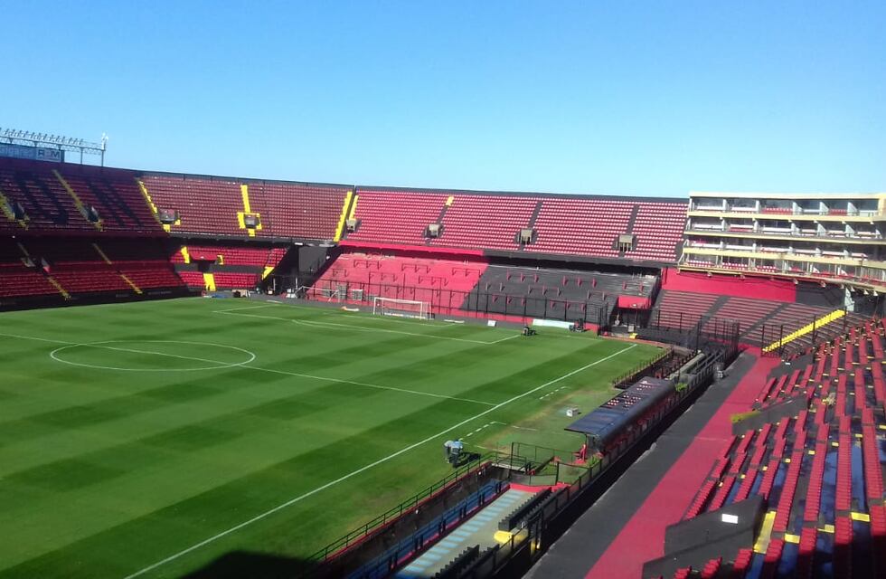 Fueron al VAR: en Colón quedó sin efecto la suspensión total del estadio