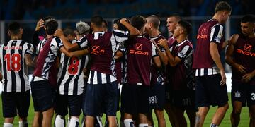 Belgrano y Talleres se enfrentaron en el Kempes por un amistoso de pretemporada. (Pedro Castillo y Facundo Luque)
