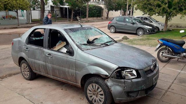 El hombre fue lesionado junto a su vehículo. Ya hay cinco detenidos.