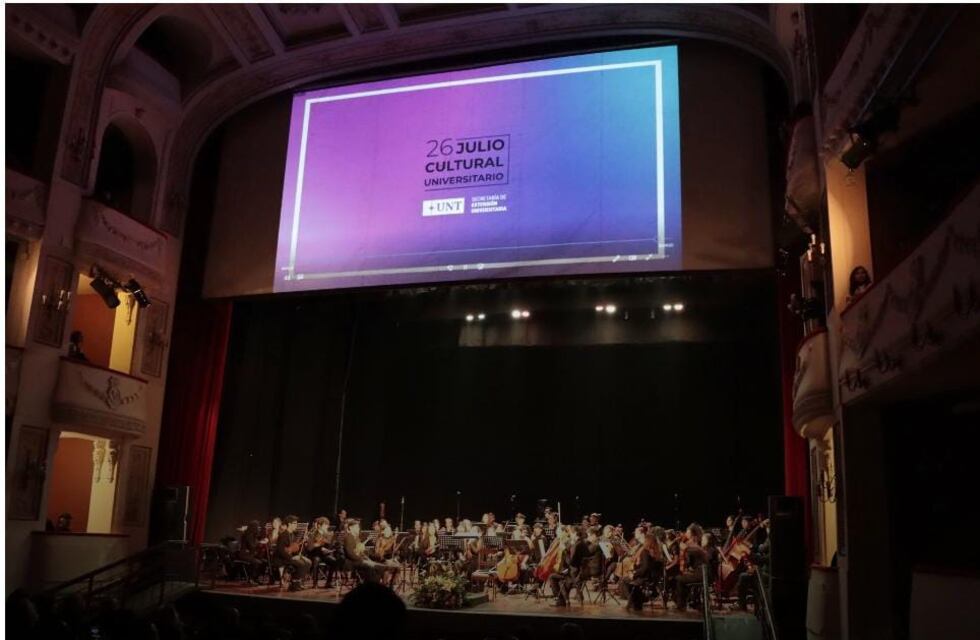 Muestra artística en el hall del Teatro Alberdi