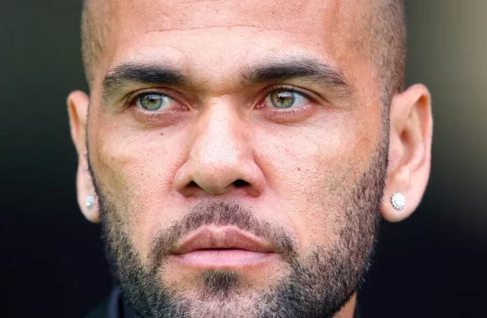 En una celda individual y sin jugar al fútbol: cómo fueron los primeros tres meses de Dani Alves en la cárcel