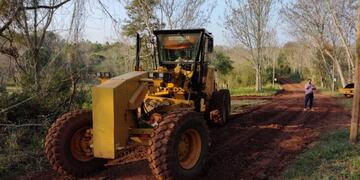 En la zona Centro provincial, se ejecutan obras de mantenimiento de rutas provinciales y caminos rurales.