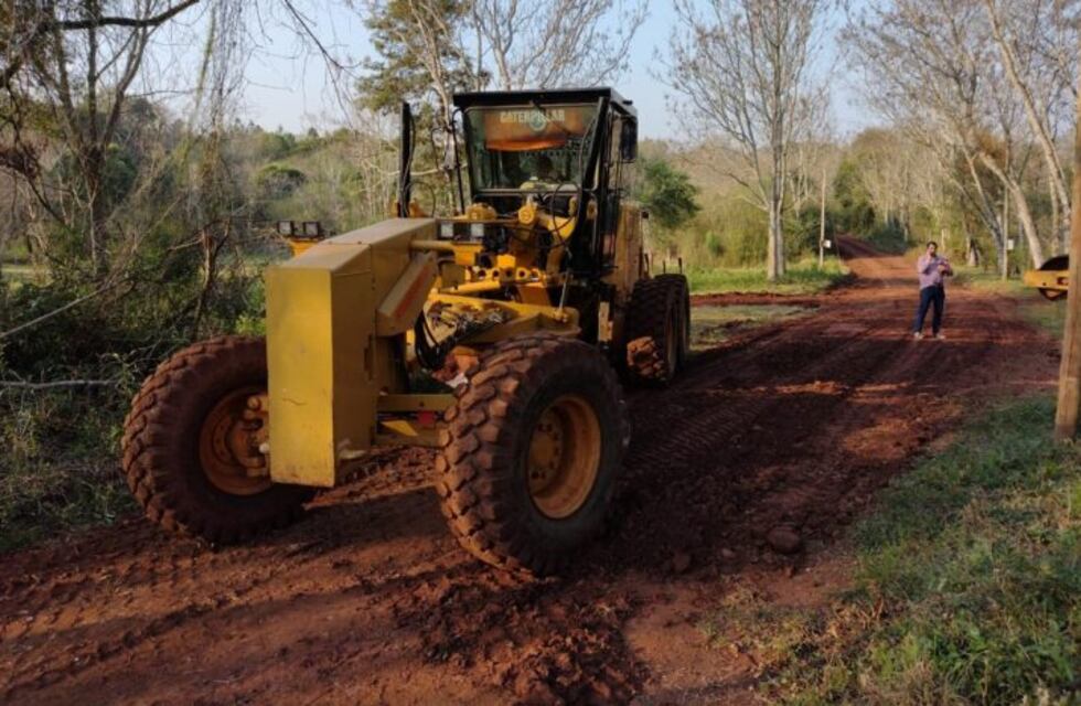 En la zona Centro provincial, se ejecutan obras de mantenimiento de rutas provinciales y caminos rurales