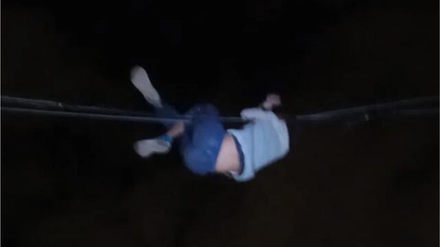 Un delincuente puntano quiso robar cables y se quedo colgado: lloraba para que lo rescaten