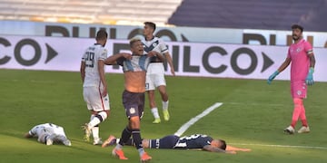 El colombiano Valoyes, el mejor, no lo puede creer. Al final la T estuvo cerca del empate.