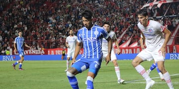 Godoy Cruz tuvo una noche fatal. No jugó bien, no le cobraron un penal y cayó 3-0.
