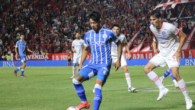 Godoy Cruz tuvo una noche fatal. No jugó bien, no le cobraron un penal y cayó 3-0.
