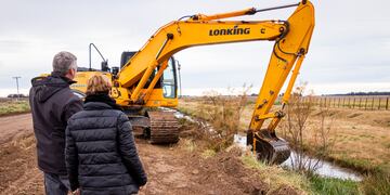 Limpieza del canal camino de Hueso Clavado