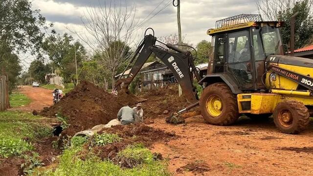 Puerto Esperanza avanza con obras viales y alumbrado público.