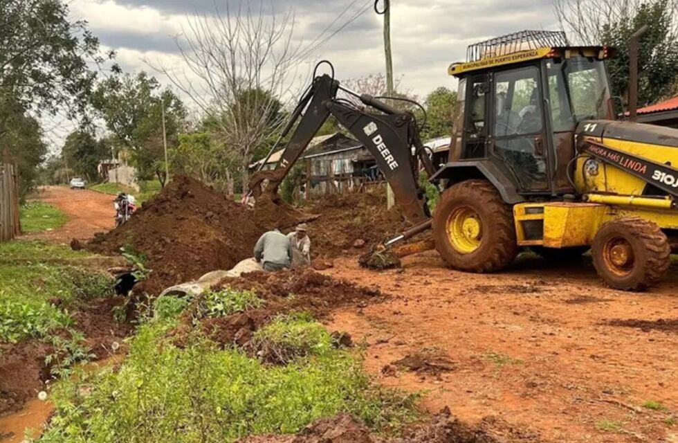 Puerto Esperanza avanza con obras viales y alumbrado público