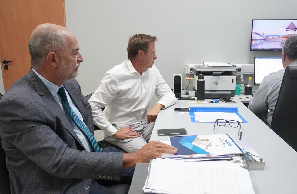 El ministro Caria y el fiscal Denett denuncian fraude con tarjetas del Banco Nación