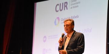 El intendente Luis Castellano presidió el encuentro del Consejo Universitario de Rafaela