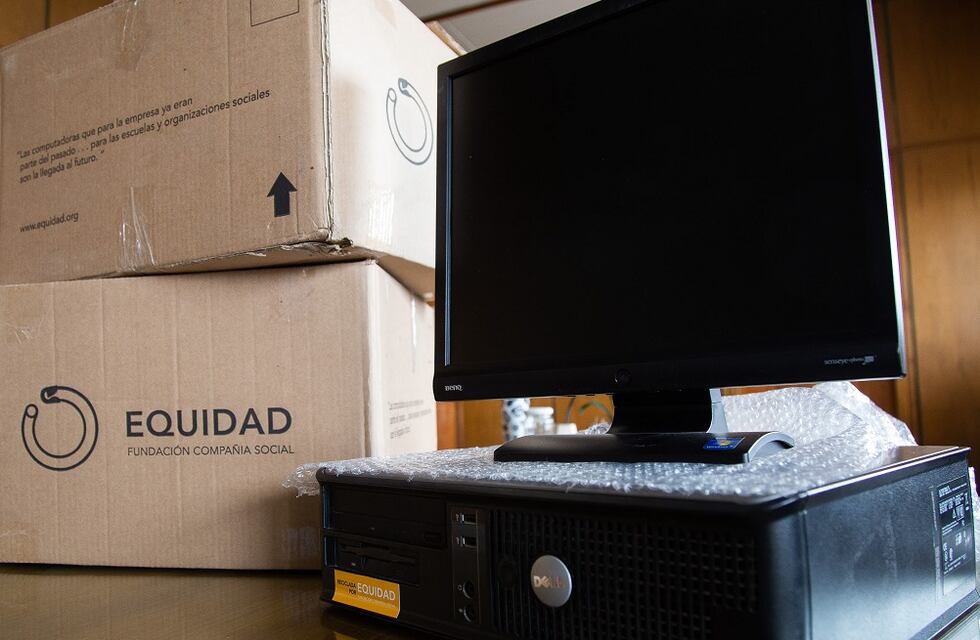 Entregaron computadoras para el programa de apoyo escolar de Ciudad