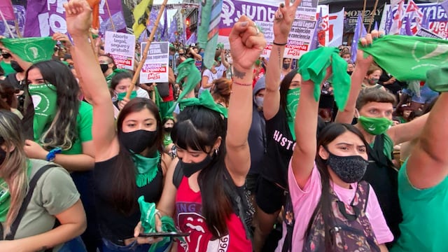 Vigilia verde en las afueras del Congreso (Federico López Claro)