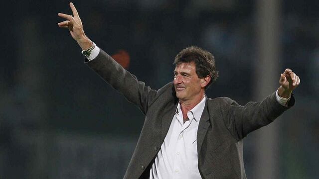 Mario Kempes. Una leyenda nacida en Córdoba con estatua propia, y su identificación con Instituto (Foto: AP).