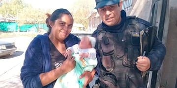 Policías mendocinos salvaron la vida de una bebé y los padres les agradecieron con una emotiva carta
