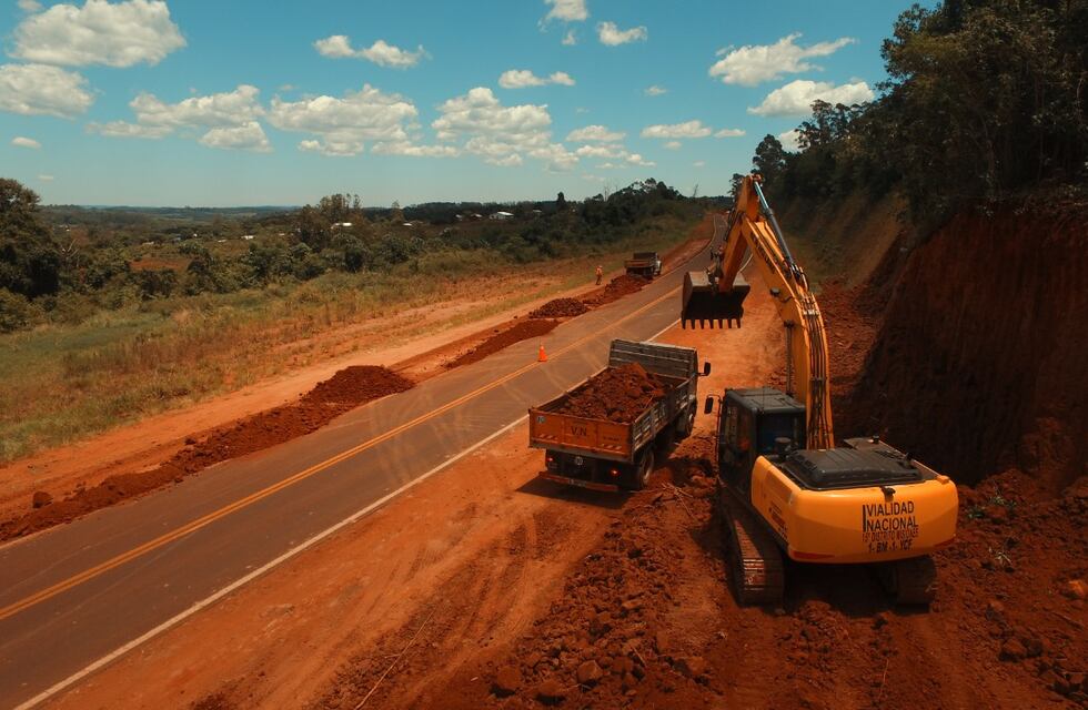 Realizan tareas de mantenimiento y mejora  sobre la RN101 entre las localidades de Piñalito Norte y Andresito