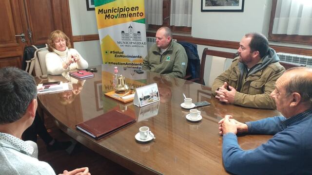 Reunión entre el intendente Carlos Sánchez e integrantes de las Cooperativas de Copetonas y Celta