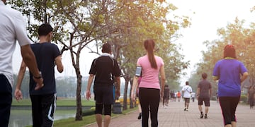 Caminata de 10.000 pasos. (Shutterstock / Bignai)