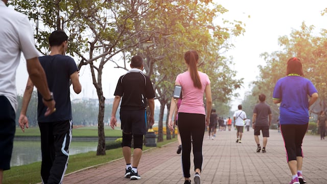 Caminata de 10.000 pasos. (Shutterstock / Bignai)