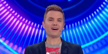 Santiago del Moro entró a la casa.