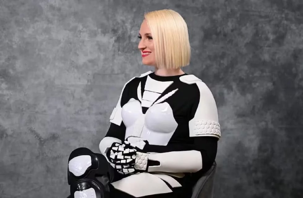 La chica robot reveló cómo es su vida en pareja: «Puerto USB»