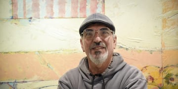 Abel Fernández, el artista detrás de esta muestra intima y única, organizada por el Municipio de Guaymallén.