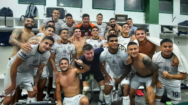 La alegría de todo el plantel por el triunfo en Junín. (Prensa Talleres)