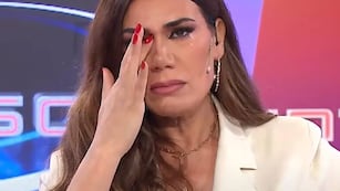 Flor de la V no pudo contener las lágrimas al despedirse de la conducción de Intrusos (América TV).