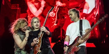 Airbag anunció su nuevo álbum y rindió homenaje a Diego Maradona, Soda Stereo y Gardel en el primero de los tres Vélez