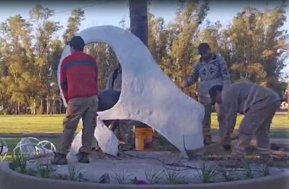Polémica en Córdoba: un municipio ordenó retirar un monumento de Madres y Abuelas de Plaza de Mayo