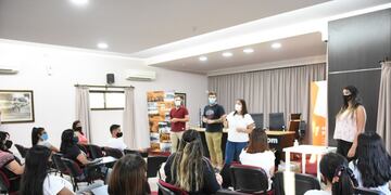 Capacitaron a los acompañantes sanitarios antes del regreso de los minibuses