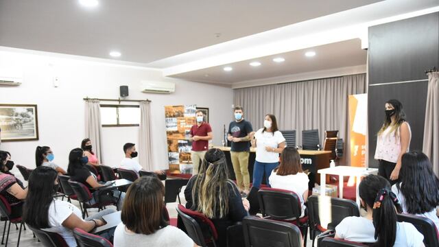 Capacitaron a los acompañantes sanitarios antes del regreso de los minibuses