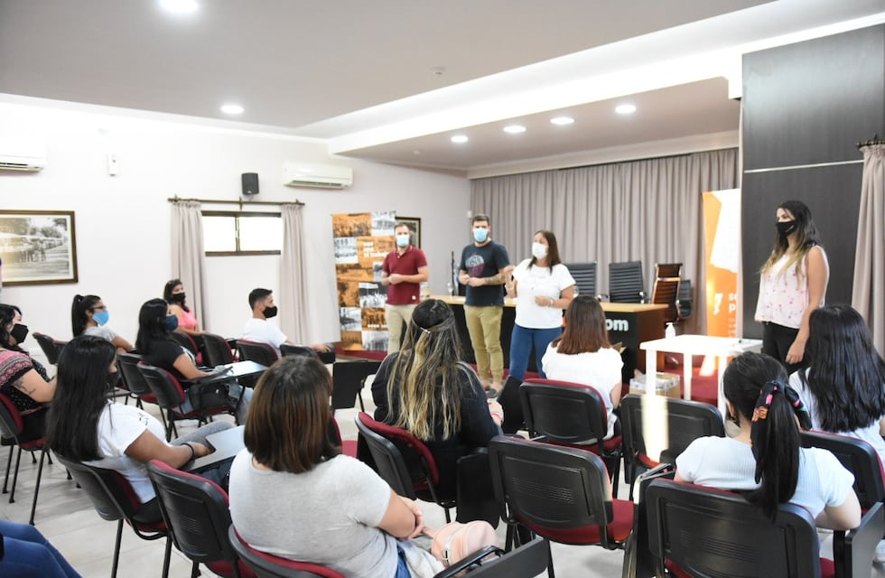 Los minibuses suman a 42 ayudantes sanitarios