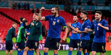 Italia enfrenta a España en busca del pase a la final de la Eurocopa.
