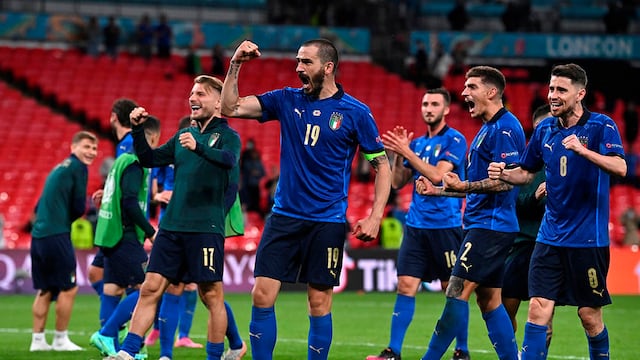 Italia enfrenta a España en busca del pase a la final de la Eurocopa.