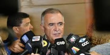 El mandatario provincial afirmó que la comisionada Cristina Contreras deberá responder a las investigaciones judiciales.