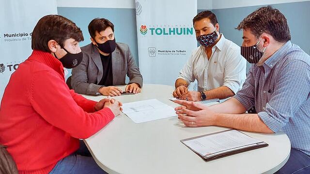Autoridades del Gobierno Provincial y el Intendente de Tolhuin mantuvieron un encuentro para conversar sobre la ampliación de servicios esenciales en Tolhuin.