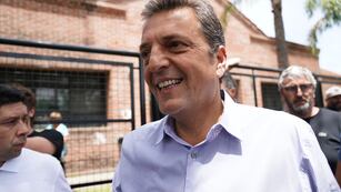 Sergio Massa yendo a votar en el balotaje.