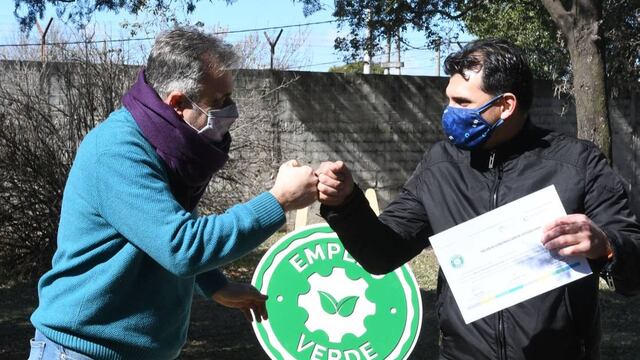 Entrega de certificados por capacitación en "Empleo Verde"