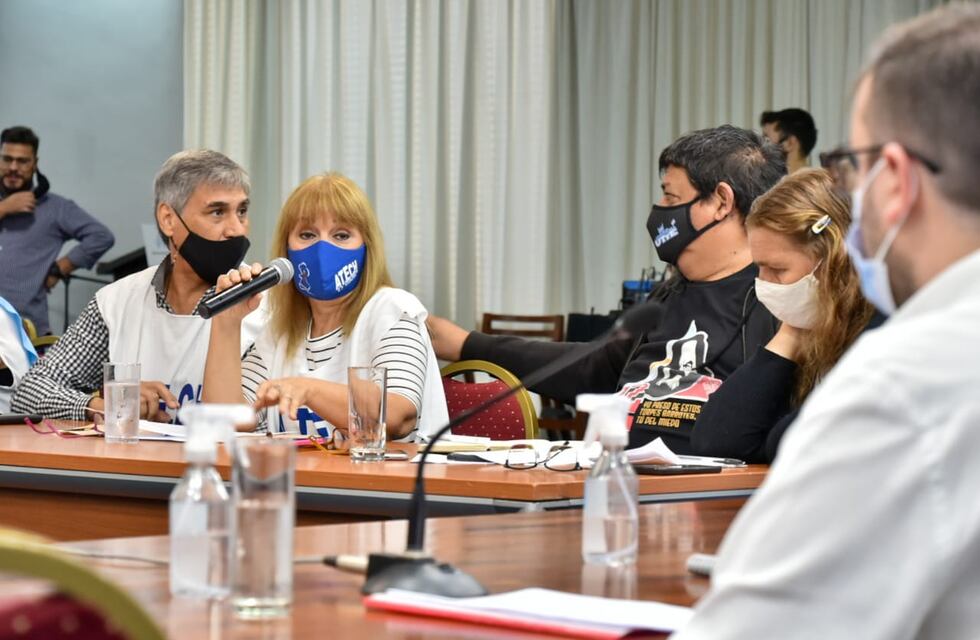 El gobierno ofreció a los docentes una bonificación como pago y actualización de la deuda