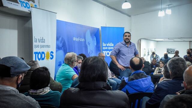 Participaron legisladores, concejales, convencionales constituyentes municipales, diputados nacionales, senador, intendente mandatos cumplidos, sindicatos, profesionales y militantes del Partido Justicialista.