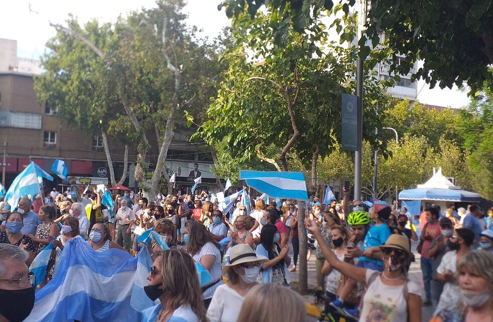 #27F: Contra las vacunas VIP marcharon los sanjuaninos