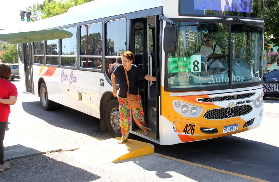 Ingresos accesibles en el nuevo sistema de transporte de Carlos Paz